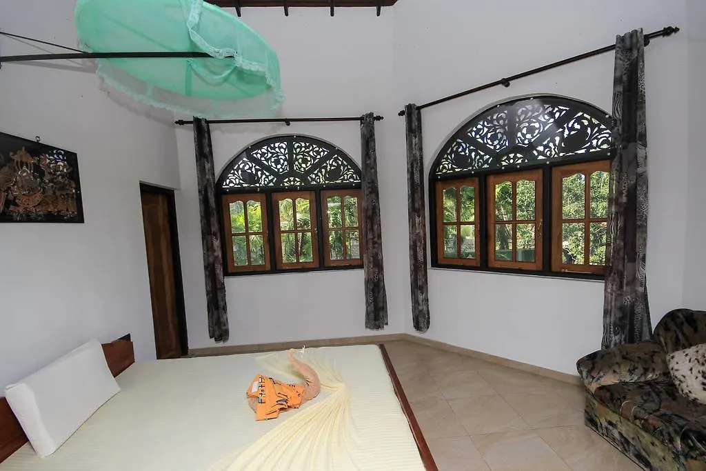 Negombo Village Guesthouse 2*,